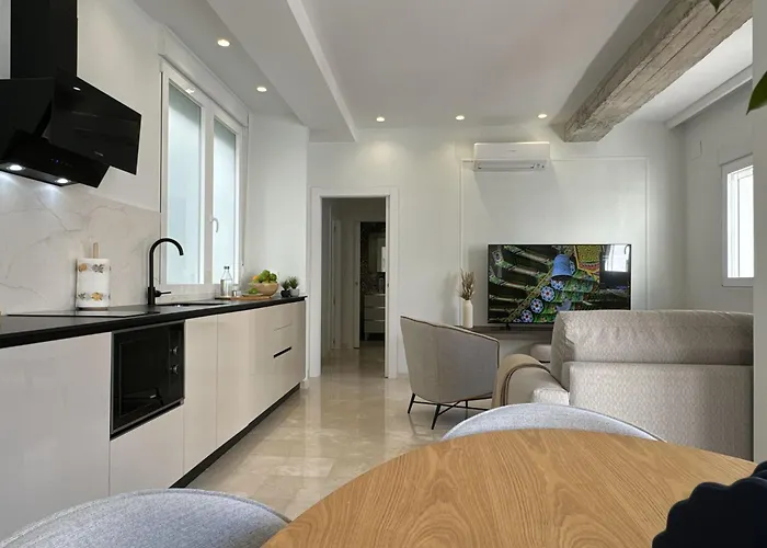 Navas Penthouse 302 By Florentia Homes